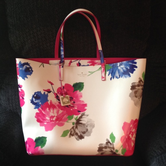 Kate Spade Handbags - Kate Spade "Turn Over A New Leaf" Leather Tote